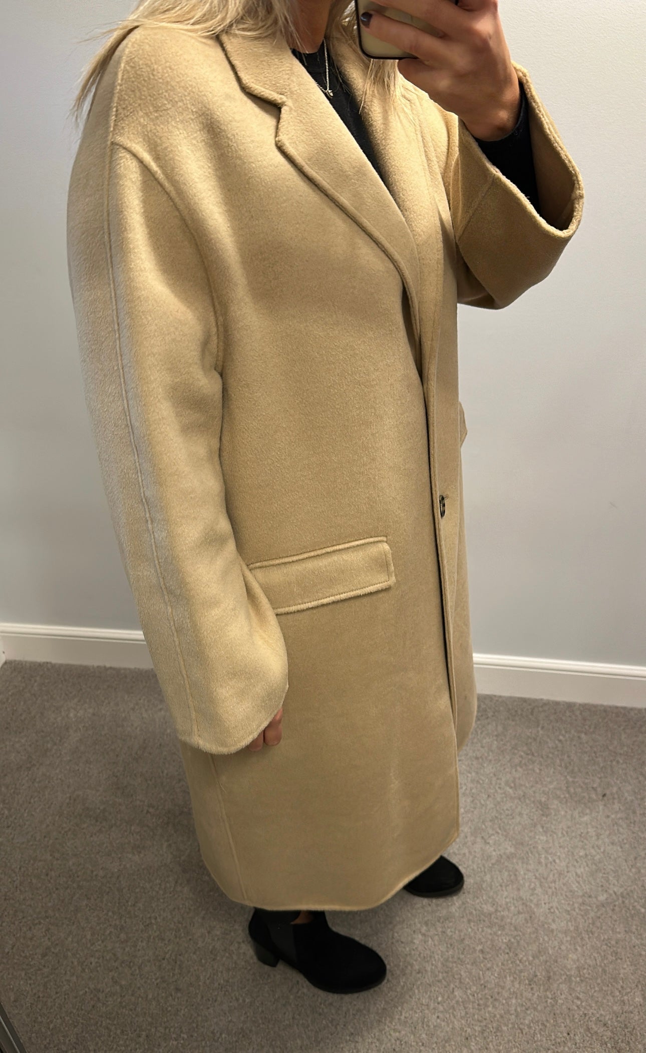Zara beige wool jacket size M-L would fit upto size 18