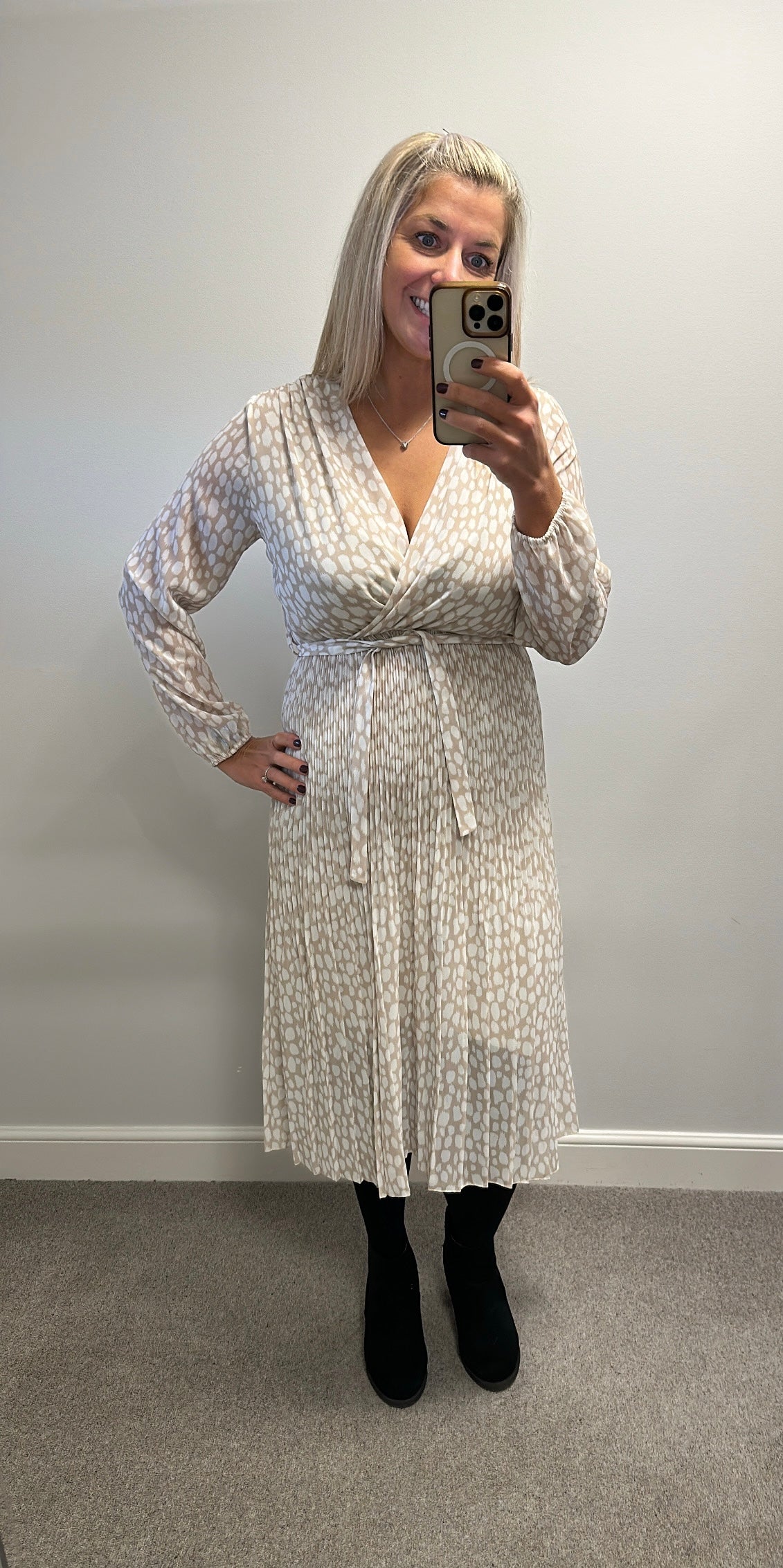 J&L Paris beige print dress onesize fitting upto size 14