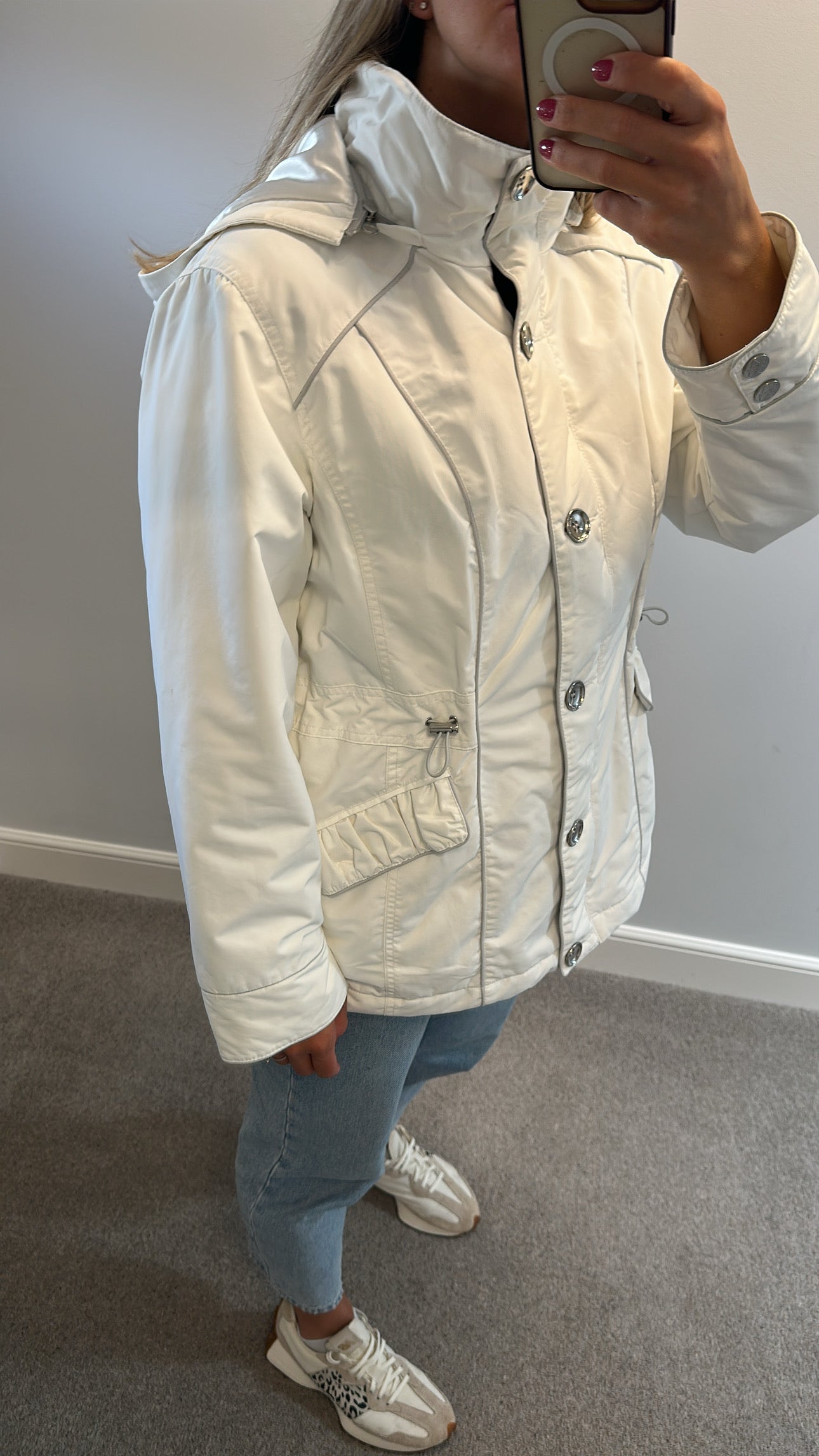 Peruna stormwear white quilted cosy jacket size L would fit upto size 14