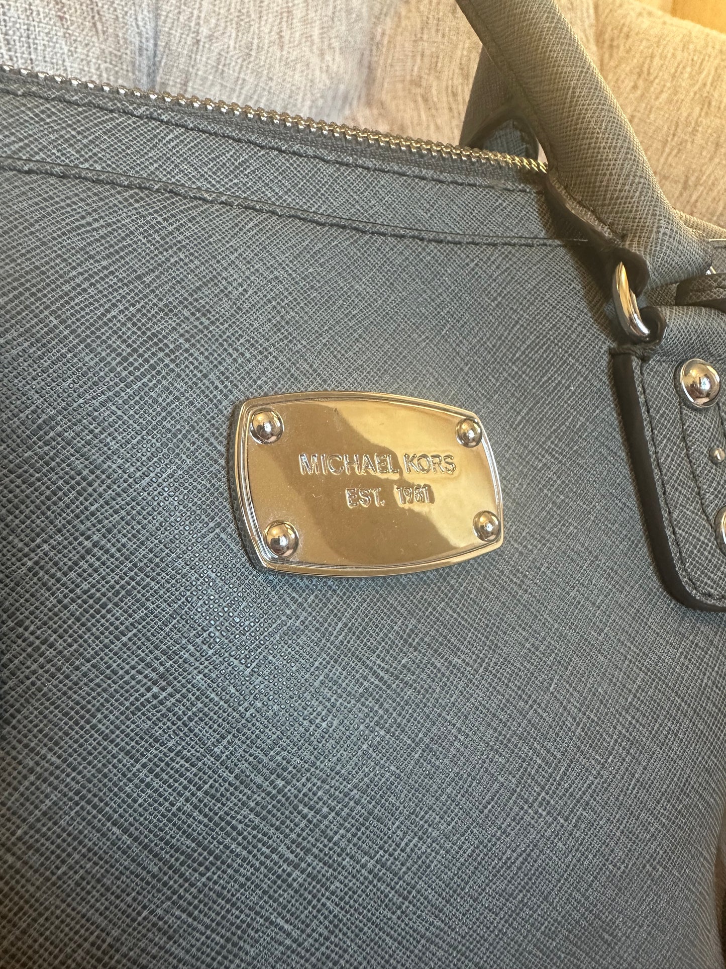 Michael Kors Saffiano grey bag