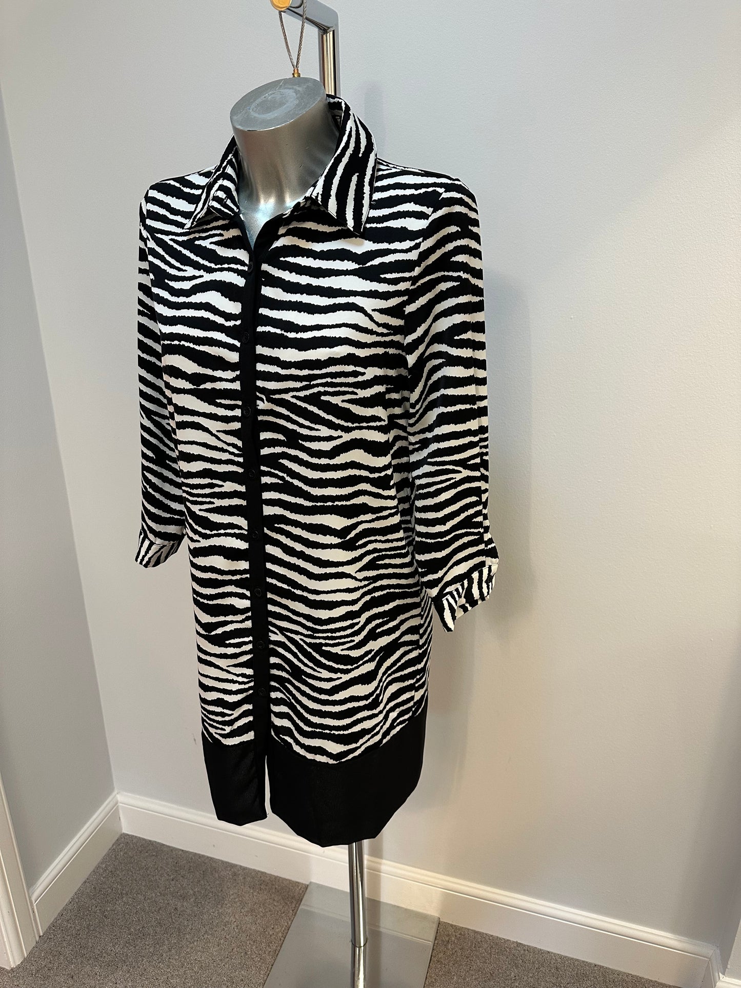 In vogue black and white zebra print shirt dress size S fitting upto size small 12