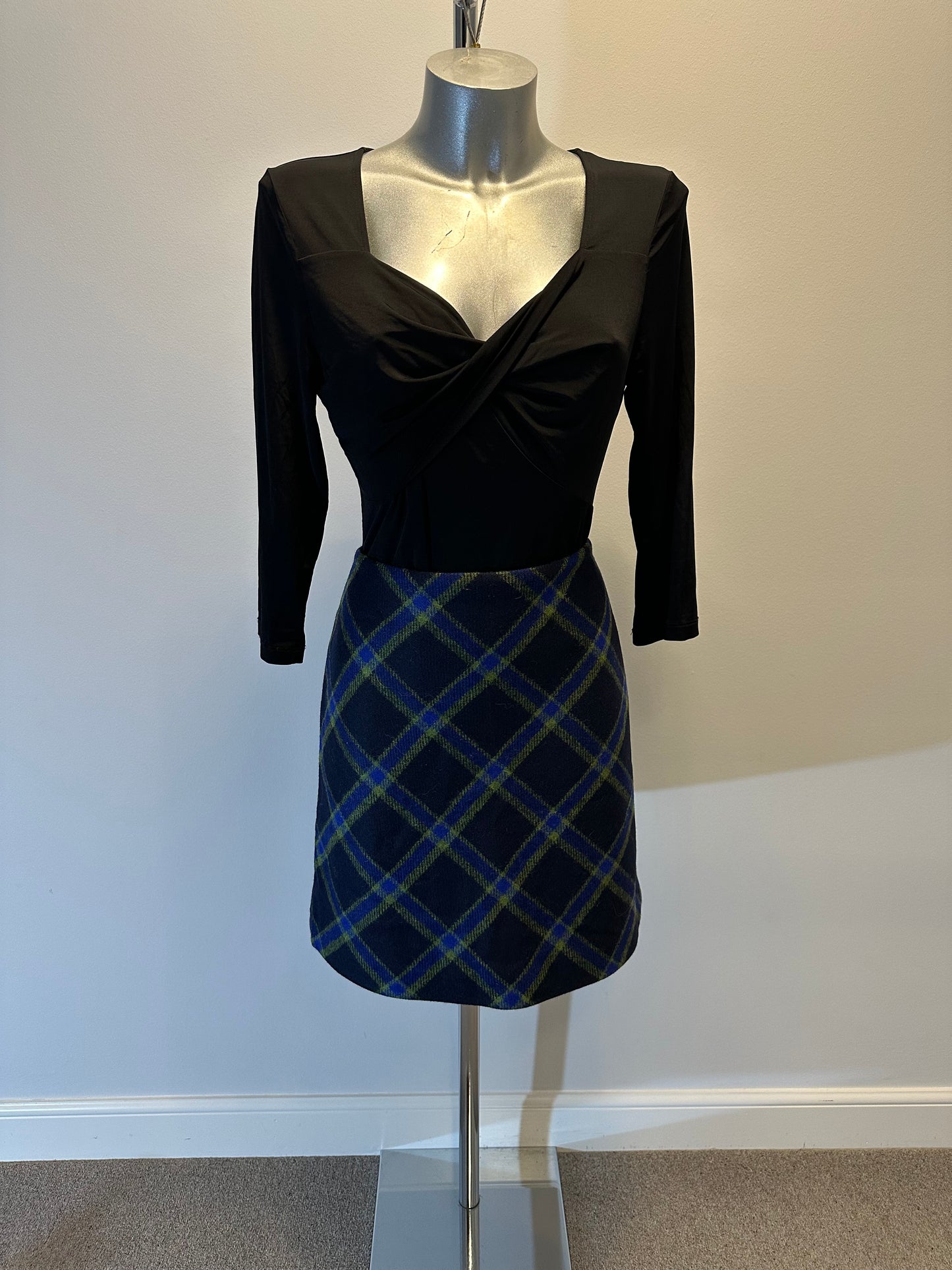 Hobbs navy “Moon” lana plaid skirt size 12
