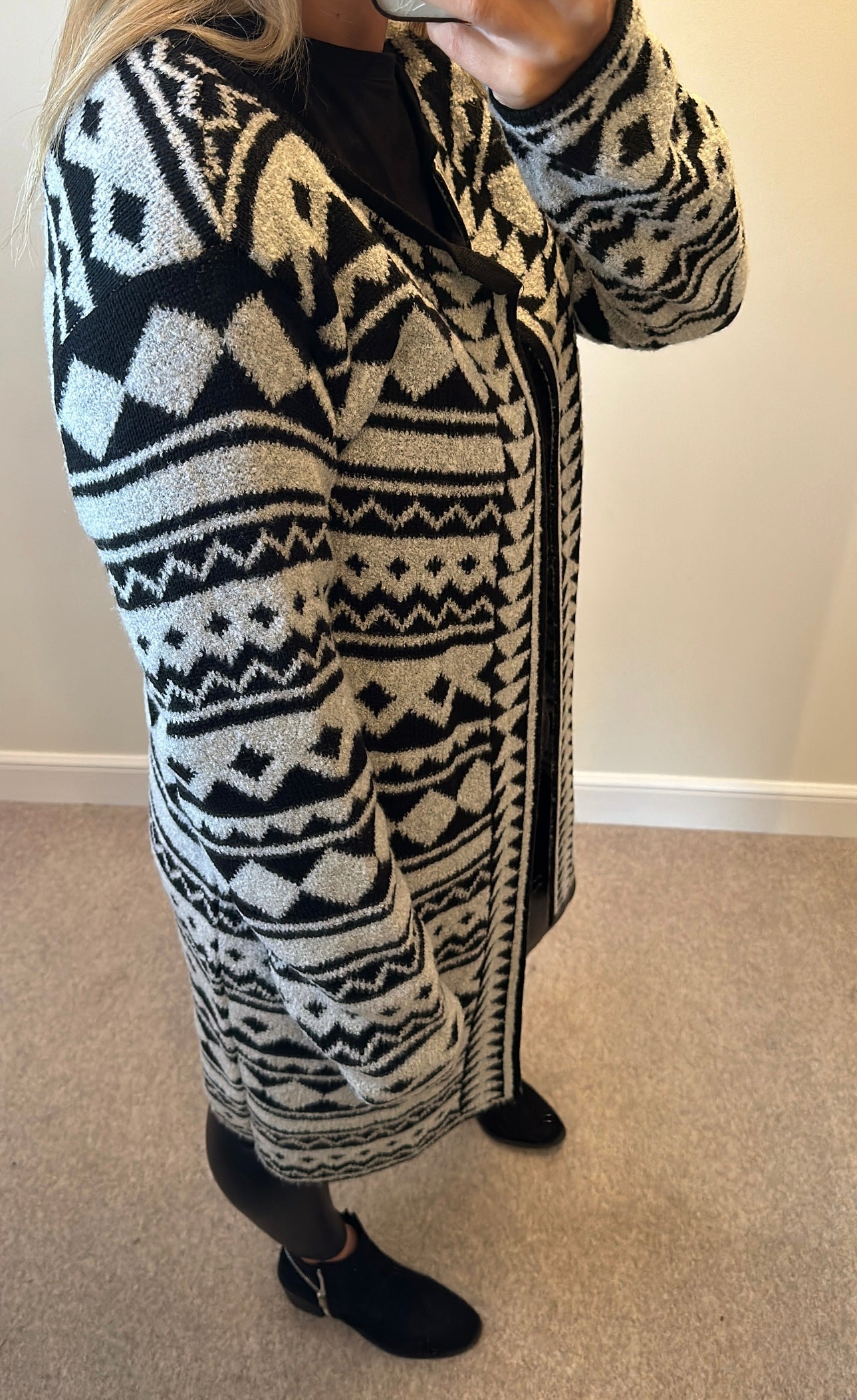 New look black / white pattern cardigan size M (fit upto size 18)