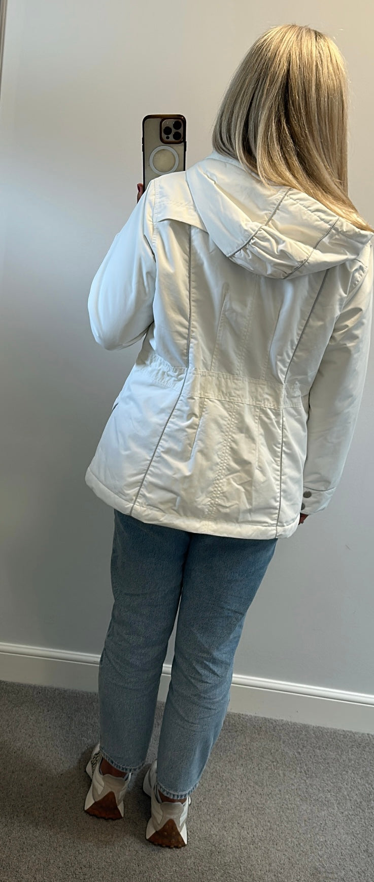 Peruna stormwear white quilted cosy jacket size L would fit upto size 14