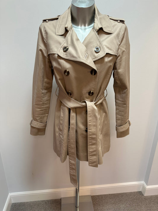 Hobbs beige shower resistant trenchcoat size 10