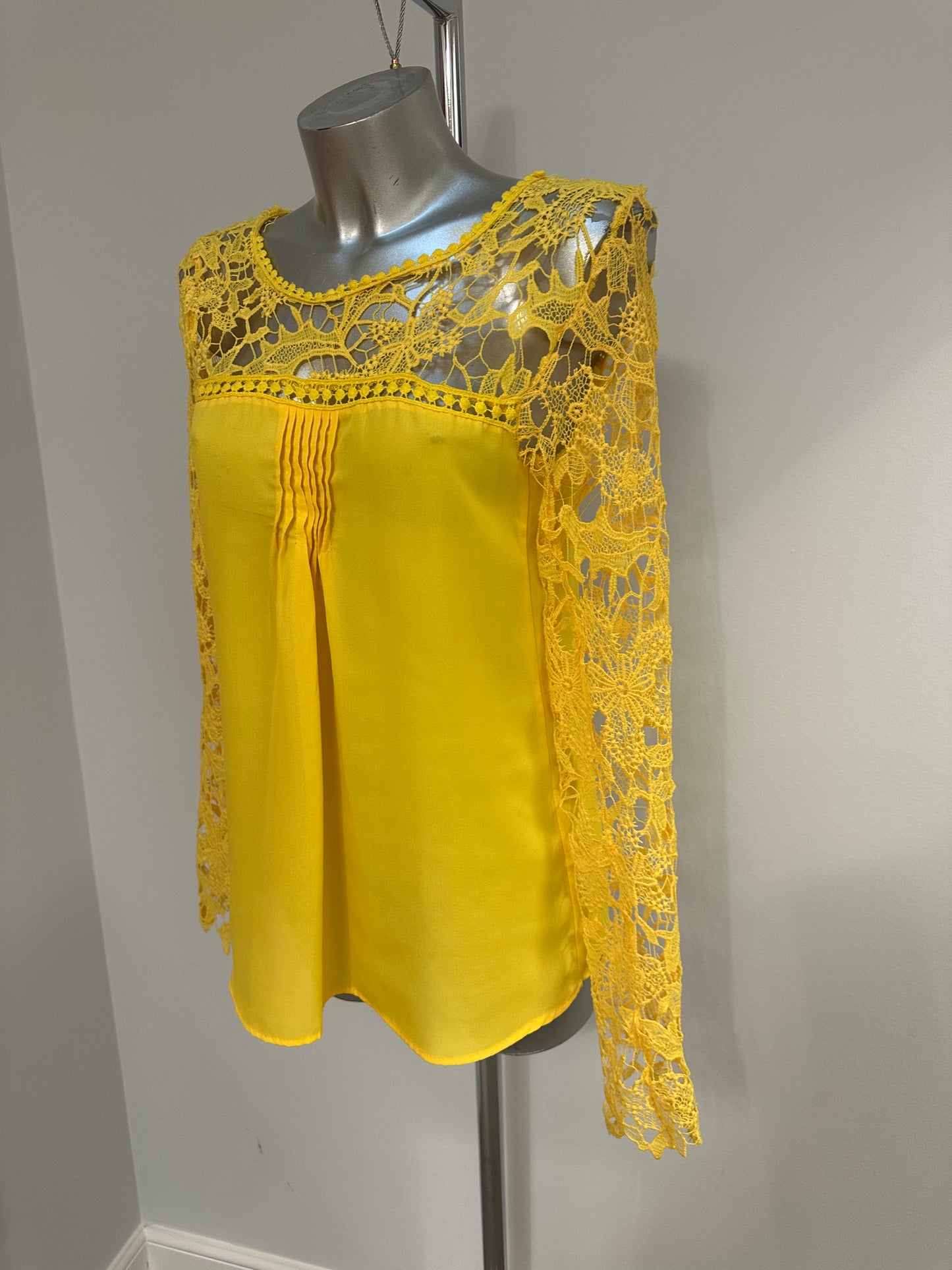 Yellow lace sleeve blouse one size fitting upto size 12