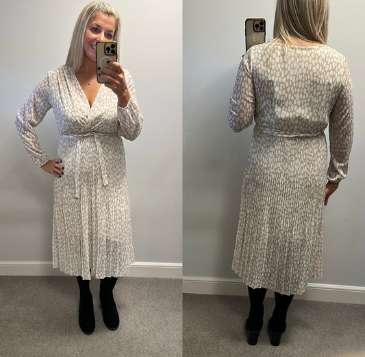 J&L Paris beige print dress onesize fitting upto size 14