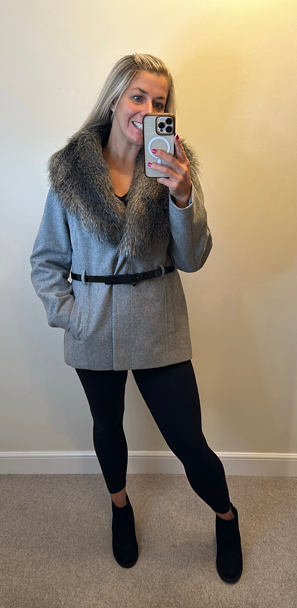 Portfolio grey faux fur removable collar size 16