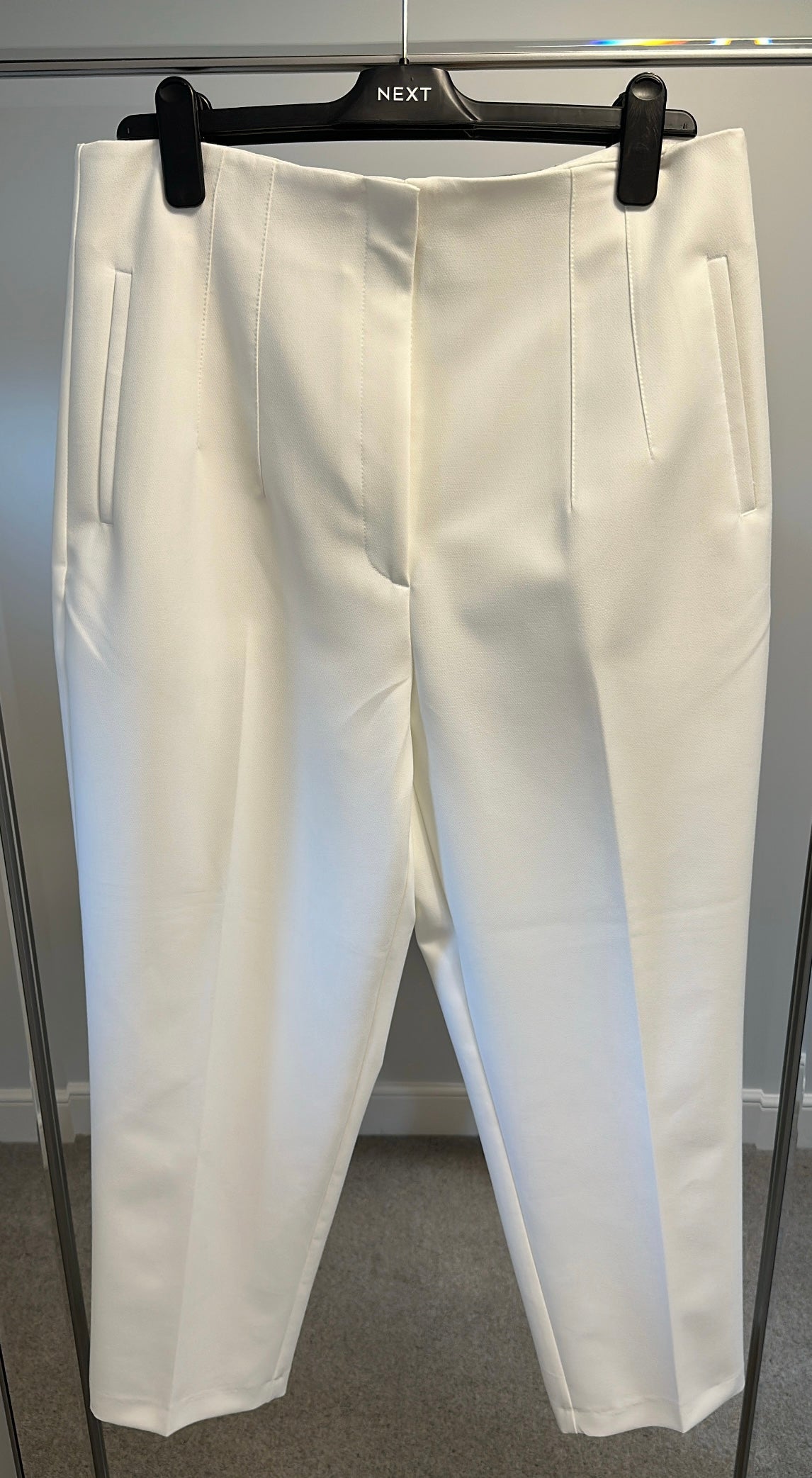 Zara white 3/4 length trousers size XXL would fit upto size 16 brand new with tags