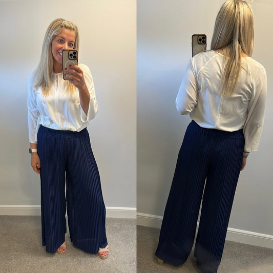 Julie by JCL Navy wide leg trousers one size fitting upto size 18 brand new with tags