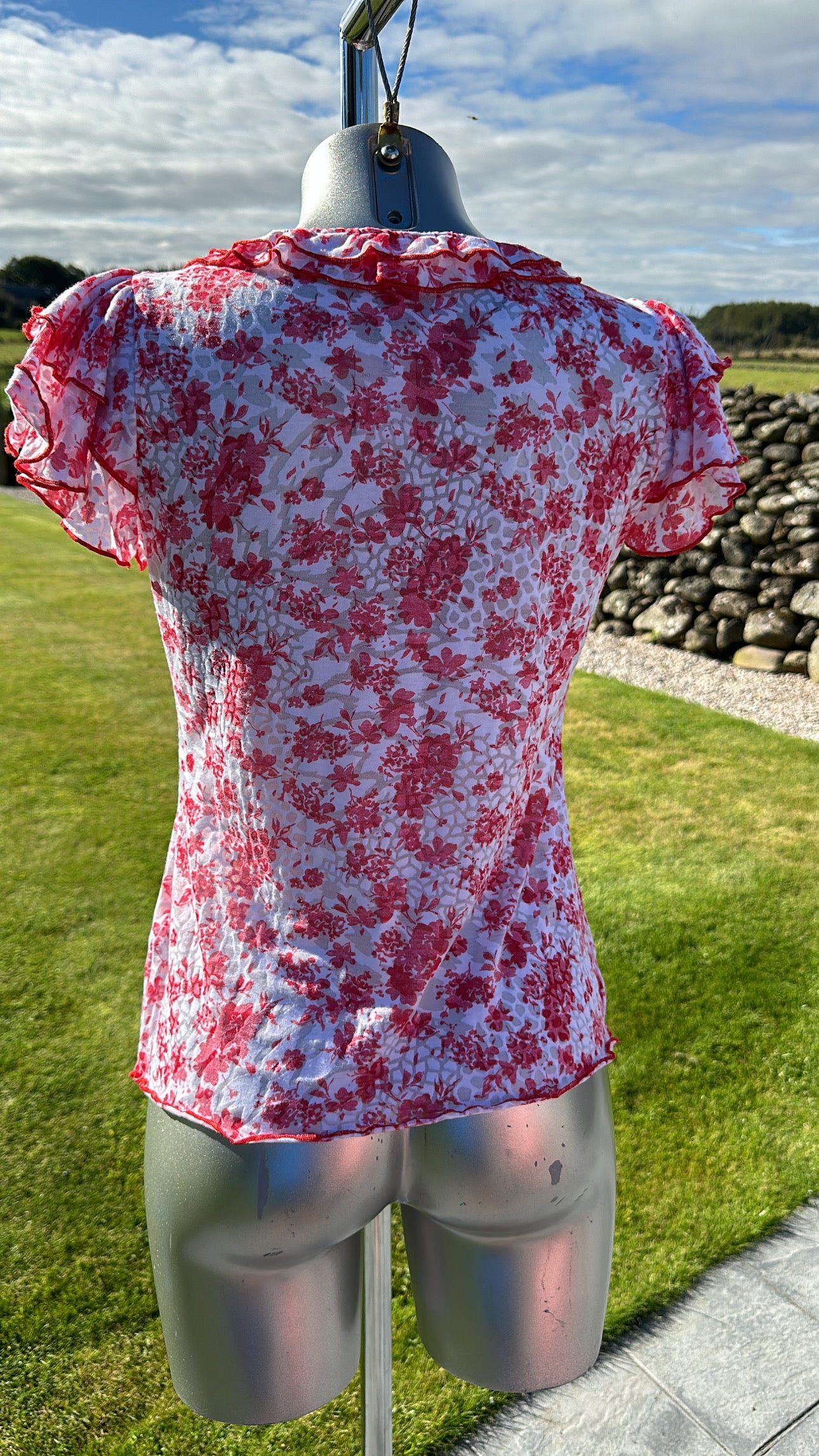 Peruna red floral top size 10