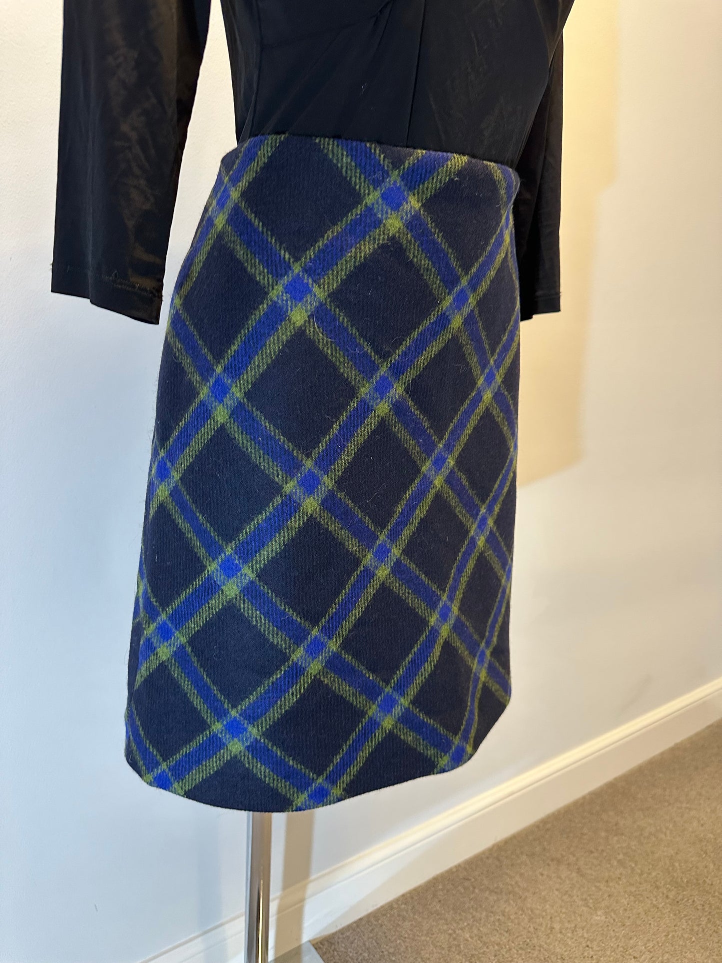 Hobbs navy “Moon” lana plaid skirt size 12