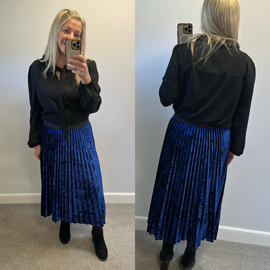Marks and Spencer’s blue velvet pleated skirt size 16 brand new with tags RRP £45