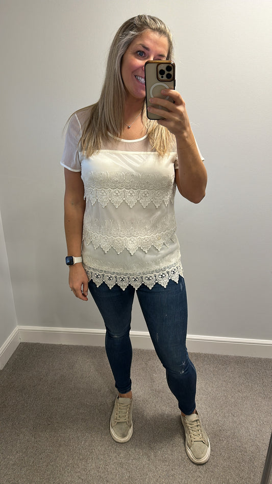 D collection cream sequin lace top size L would fit upto size 14