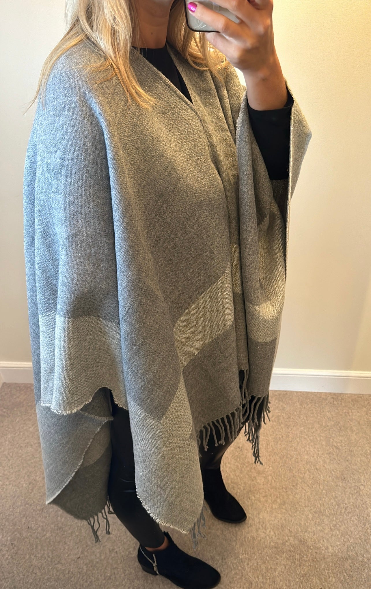 Grey poncho / scarf