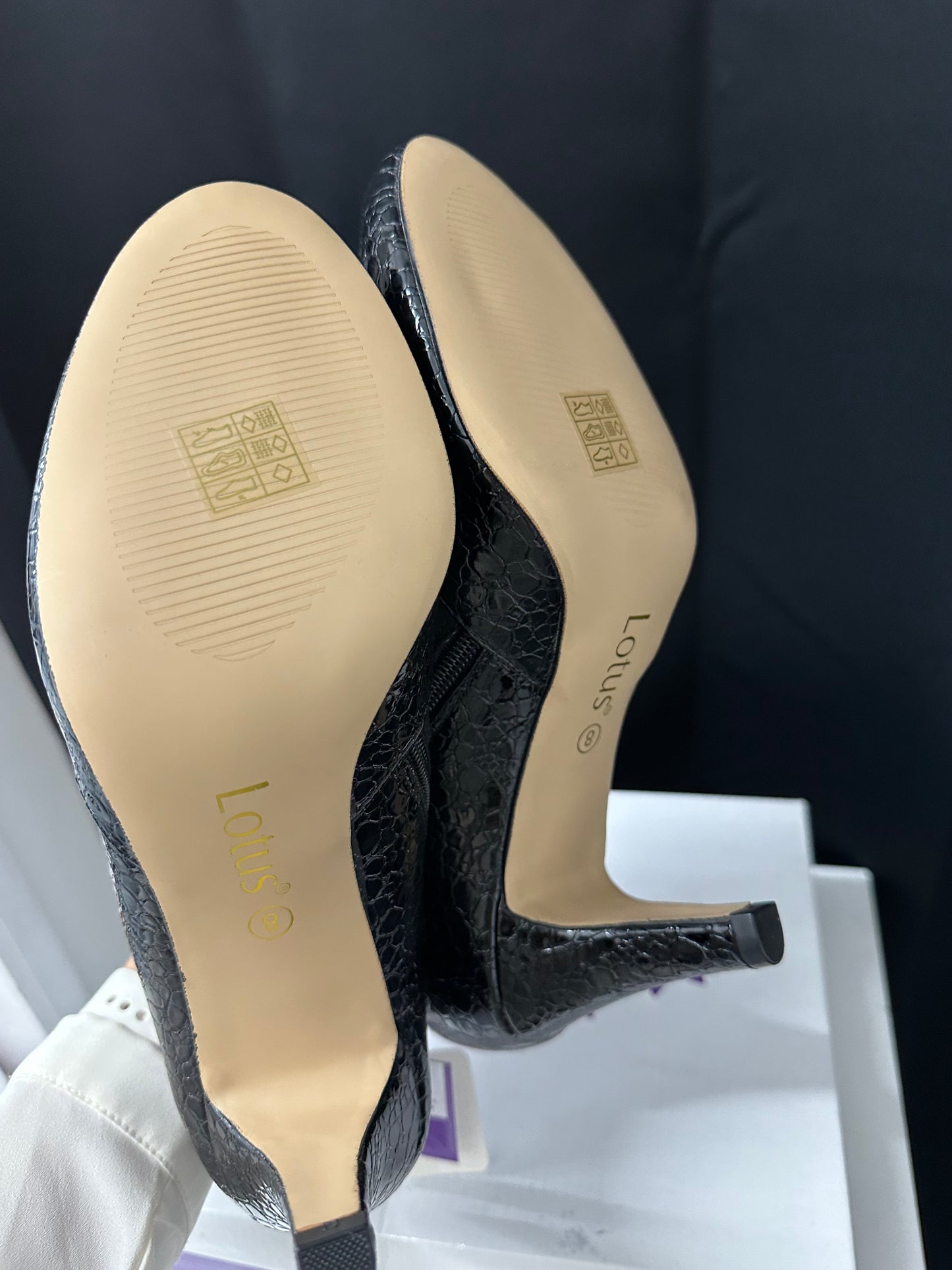 Lotus Ivy black patent leather shoes size 8 brand new