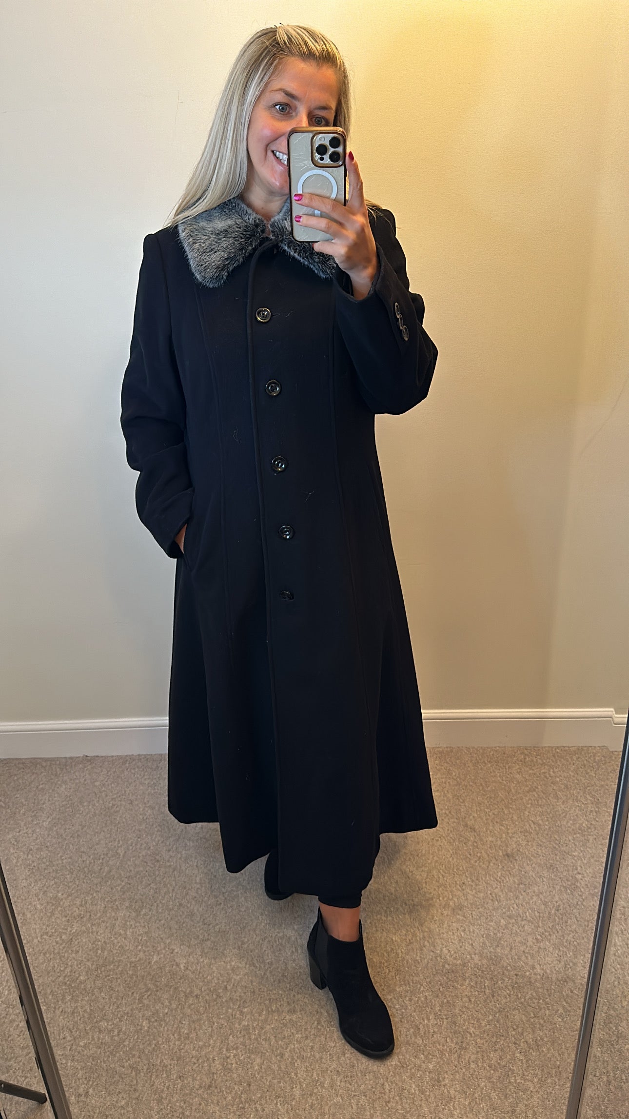 Windsmoor wool and cashmere black long line jacket with detachable faux fur collar size 16