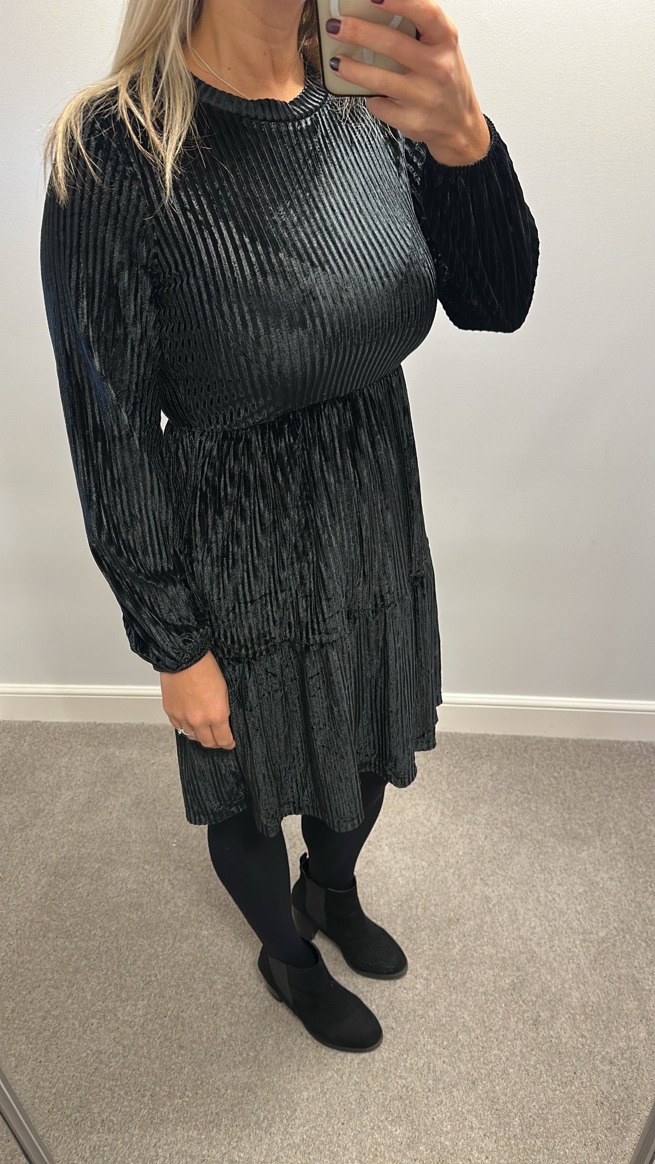 Zeagoo black velvet dress size M would fit upto size 12