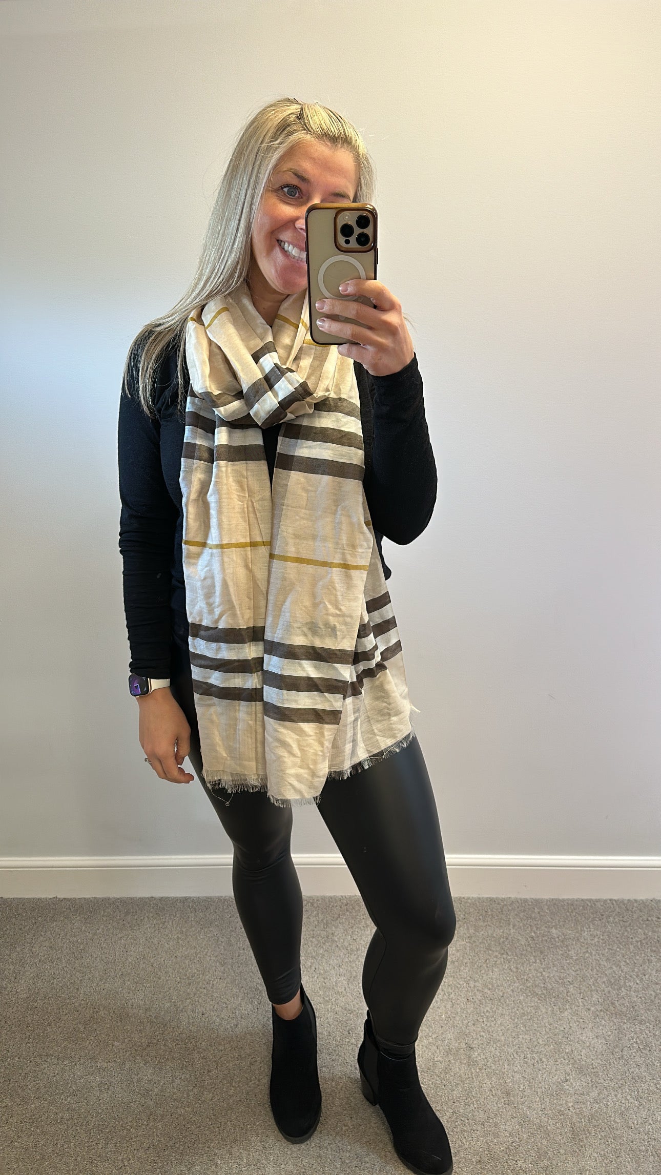 Checked tartan beige scarf