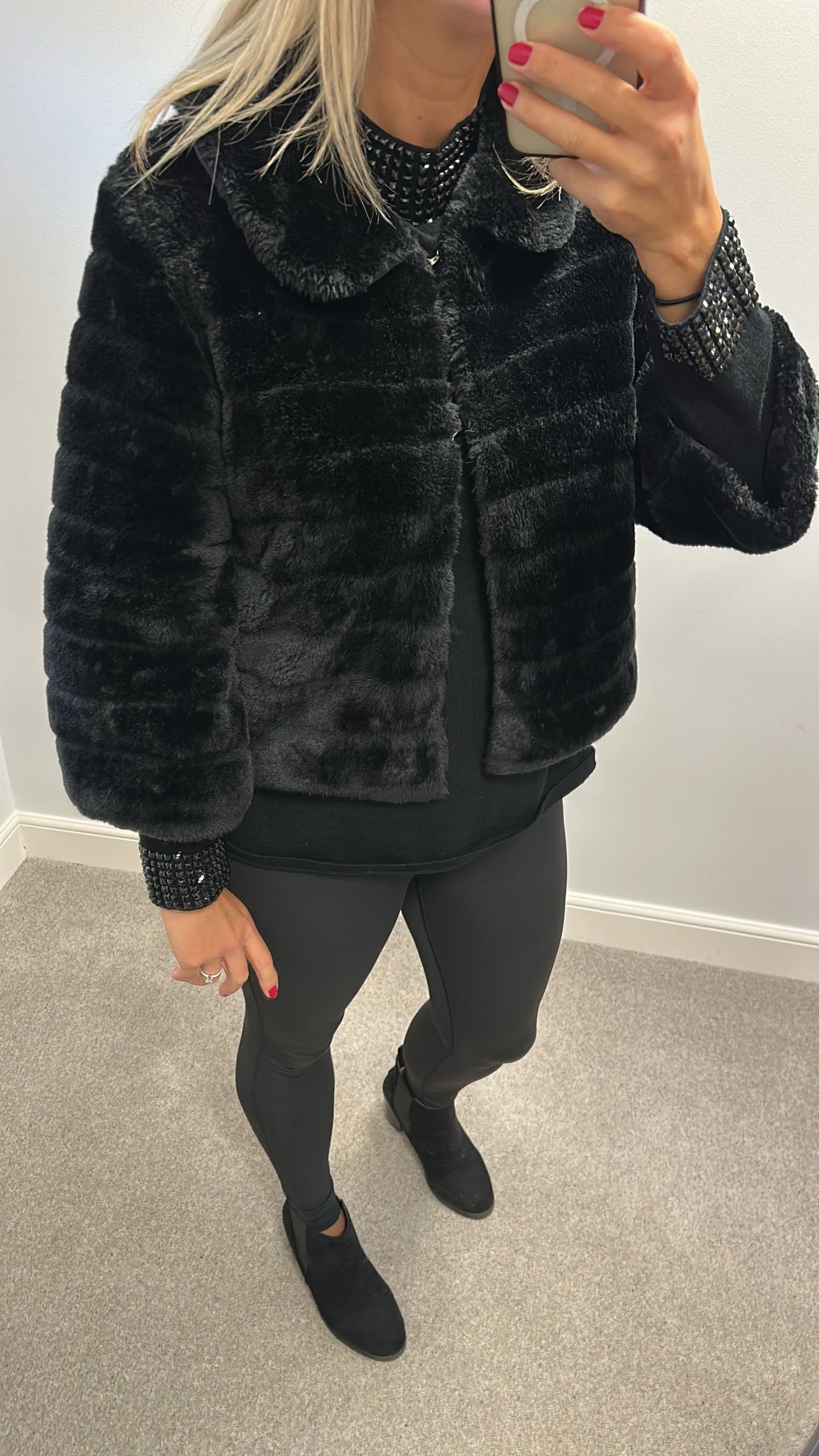 Max outerwear Black faux fur jacket small Size 16