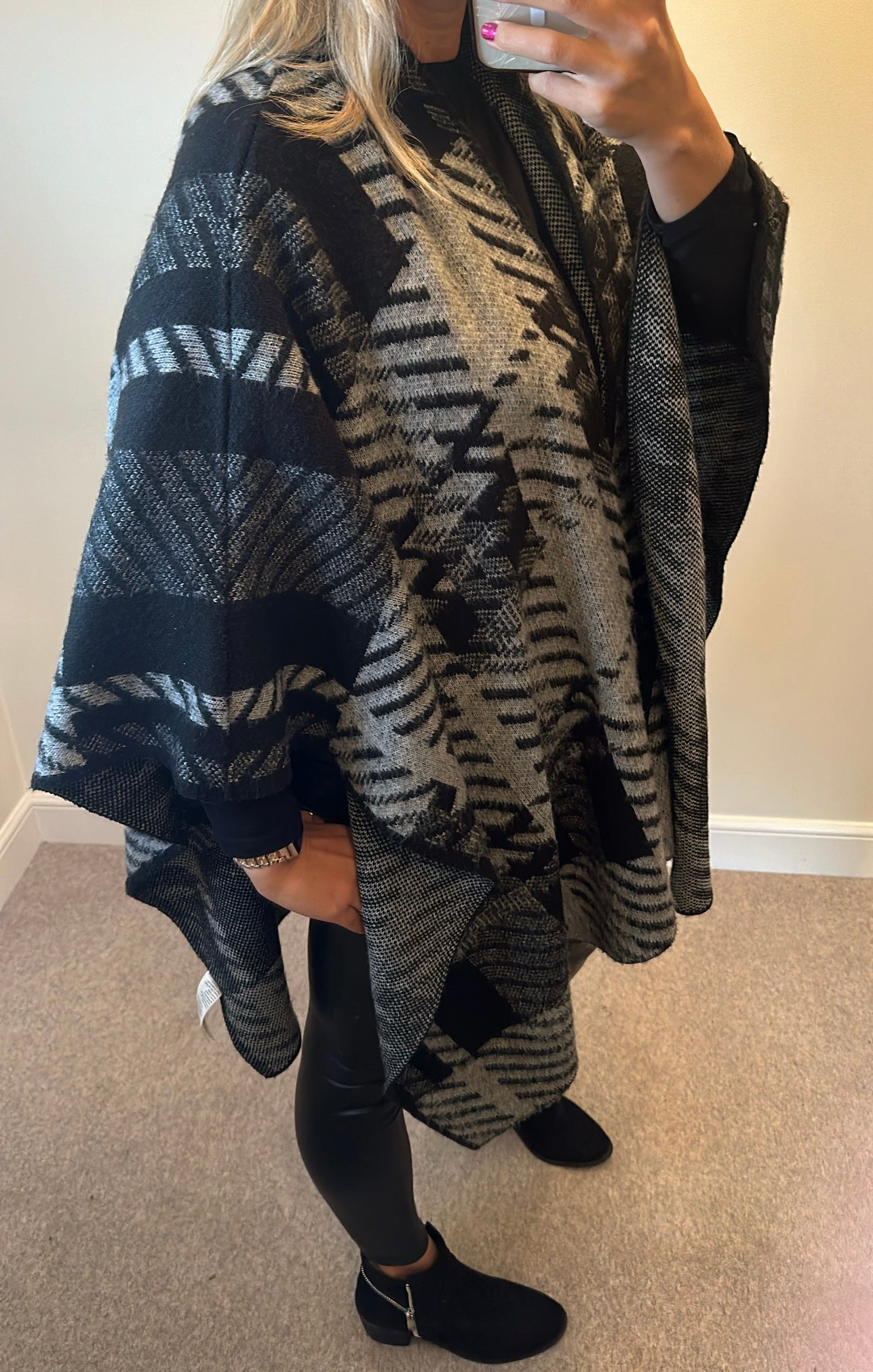 Black / grey poncho / scarf