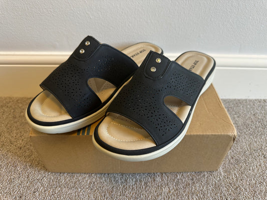 Top Staka Women’s Comfort Black Sandals Cushioned Mules size 7 brand new with box