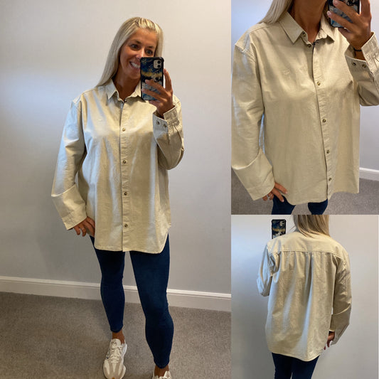 Timberland stone colour denim shirt size L would fit upto size 18 brand new with tags RRP £95