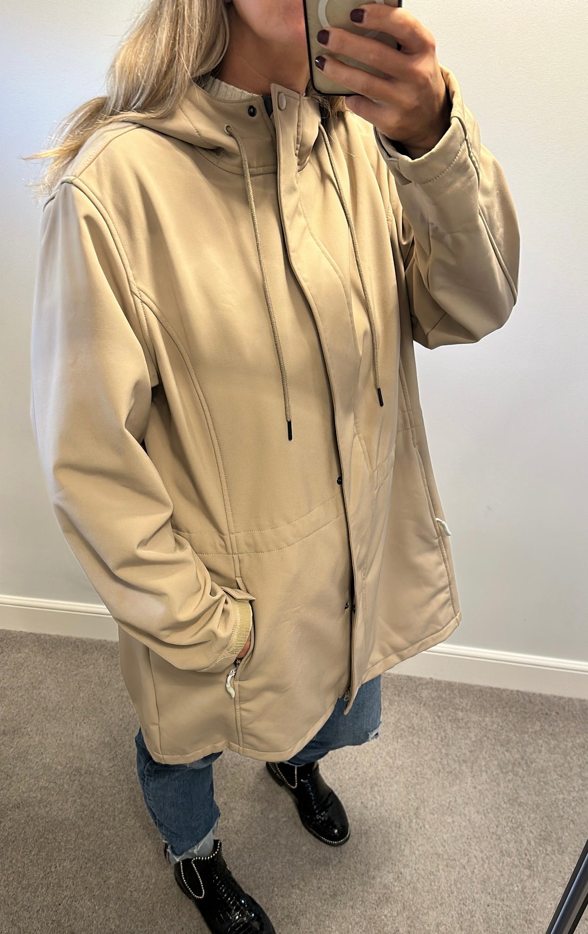 Outdoor ventures beige jacket with toggles to sinch in at the waist size XXL would fit upto size 18
