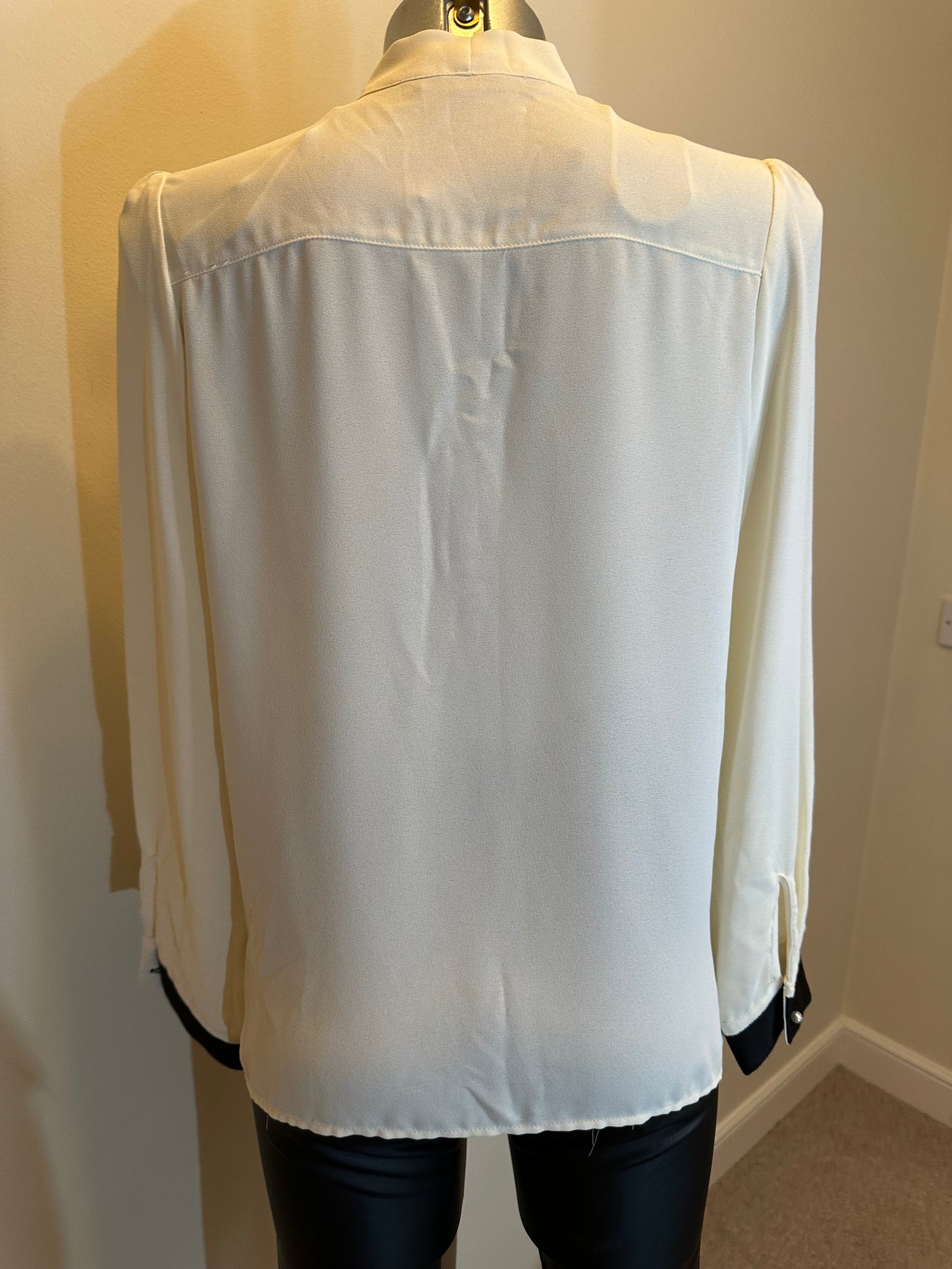 Zara ruffled blouse size M fit upto size 12