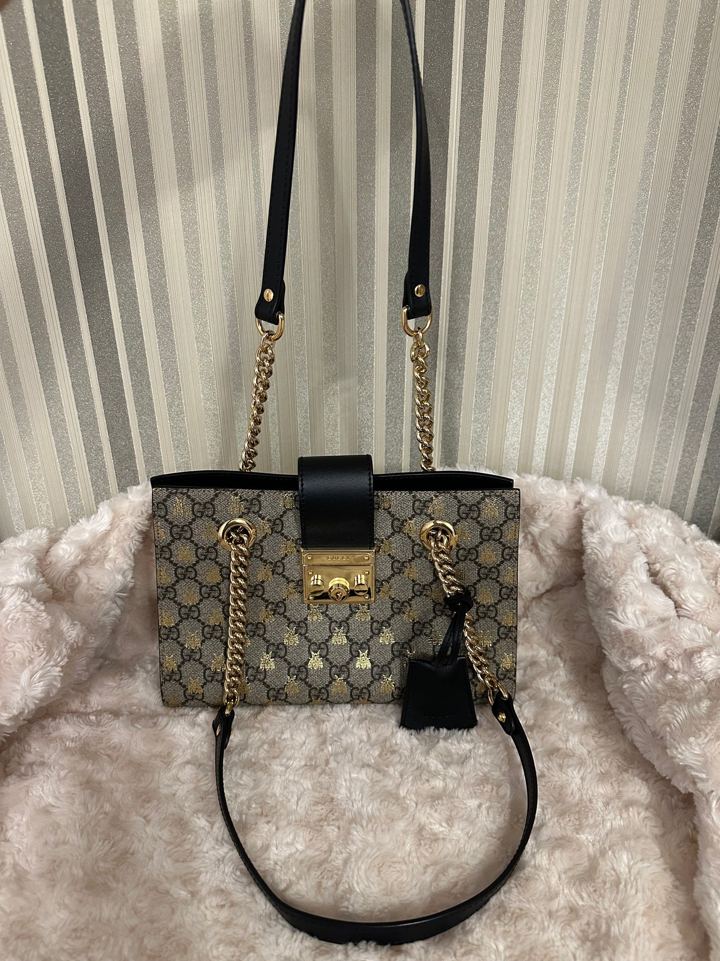 Gucci Padlock Small GG Supreme Bee shoulder tote leather bag