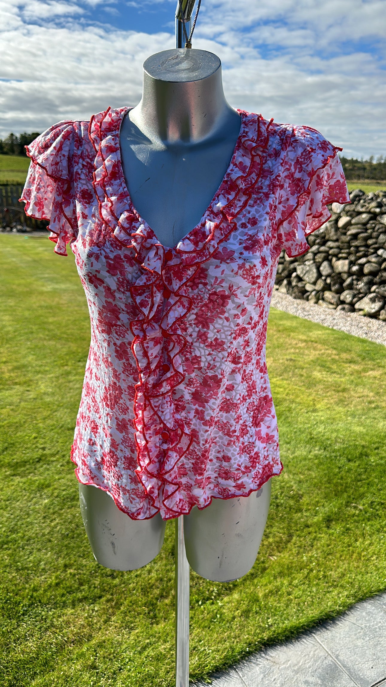 Peruna red floral top size 10