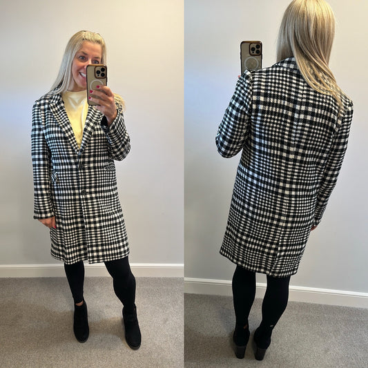 Black and white dog tooth print jacket size 12