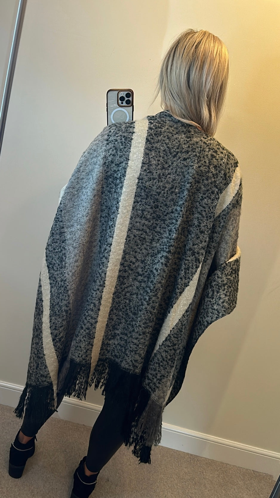 Grey / black poncho / scarf