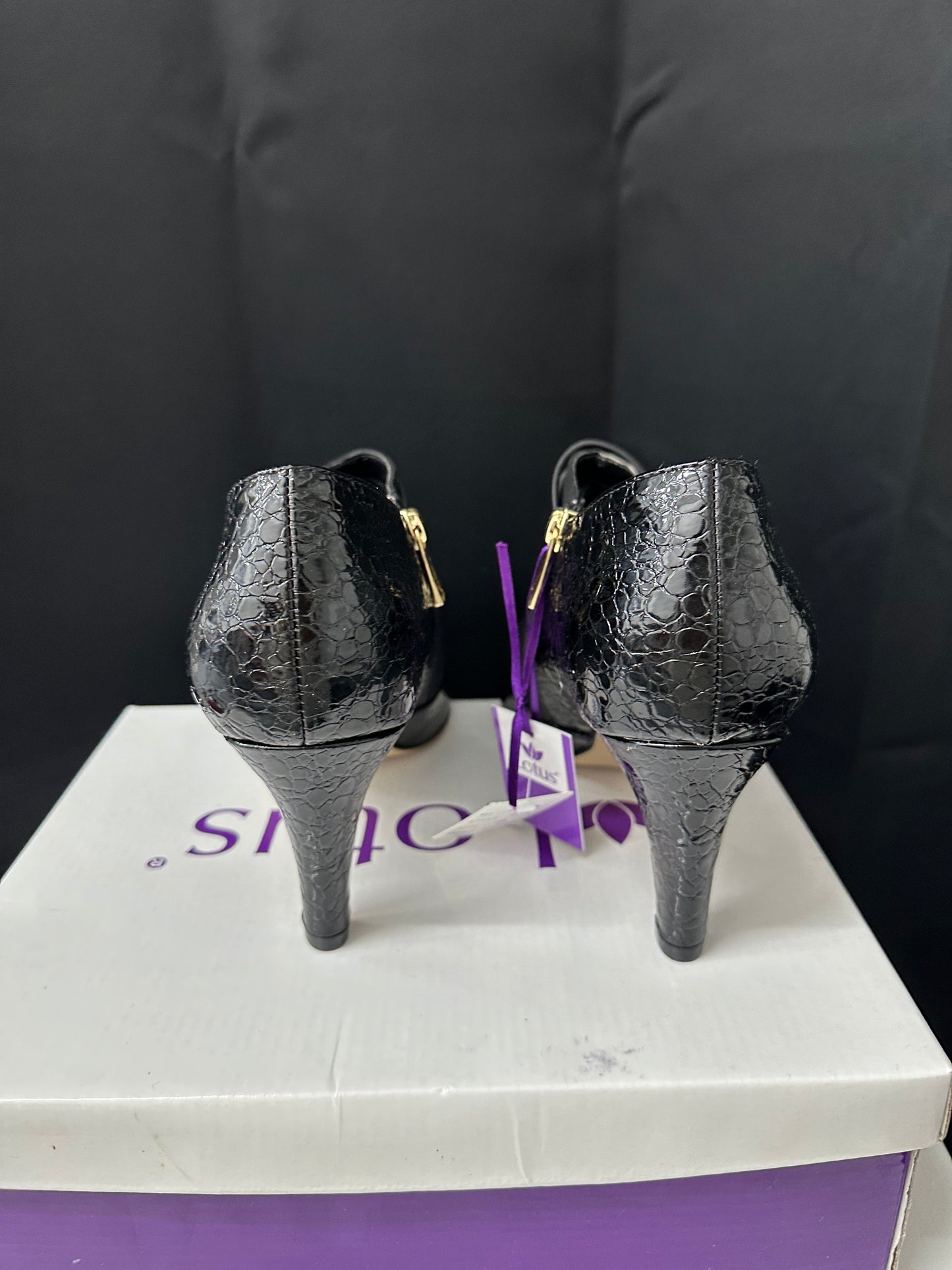 Lotus Ivy black patent leather shoes size 8 brand new