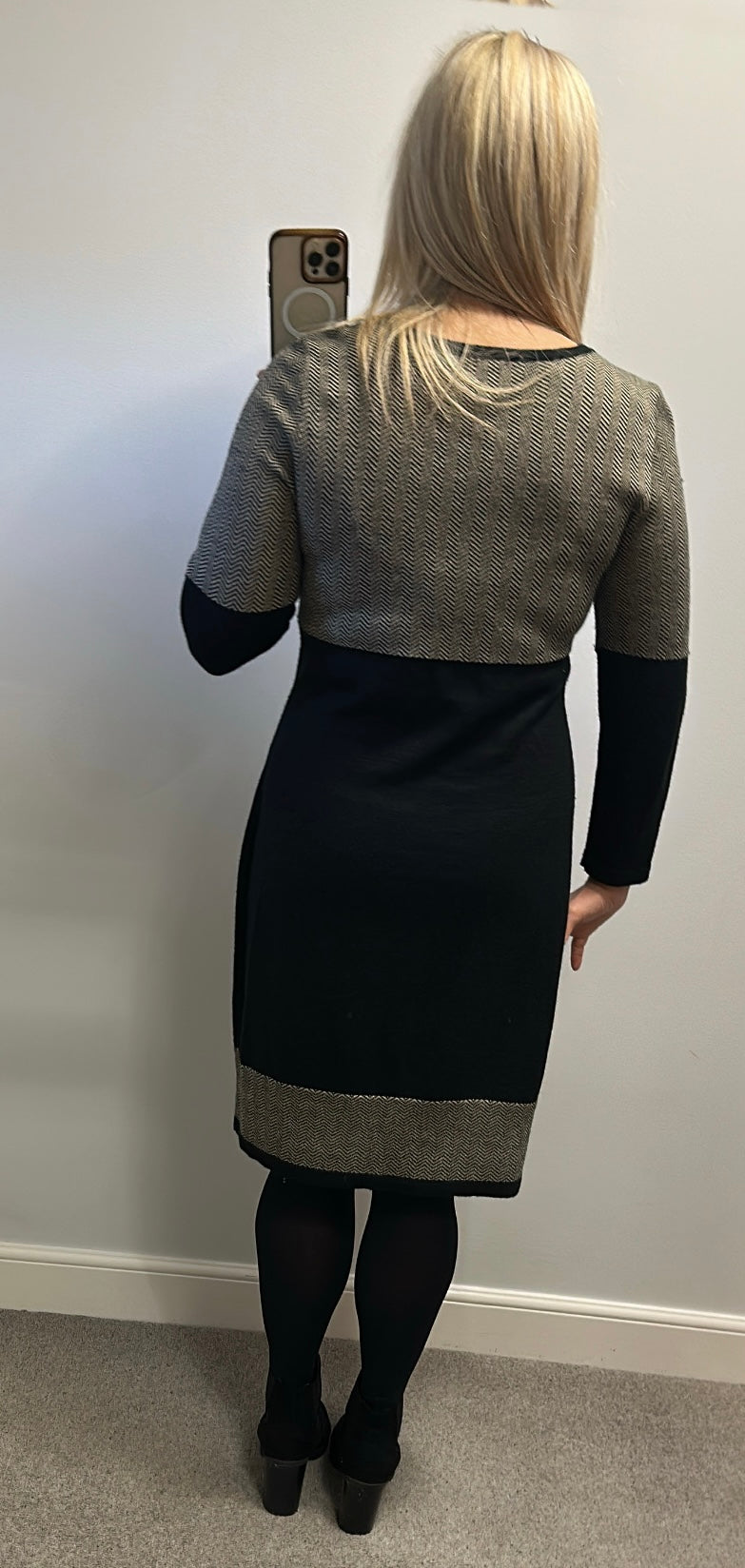 Anne Klein knitted dress size XL fitting upto size 16