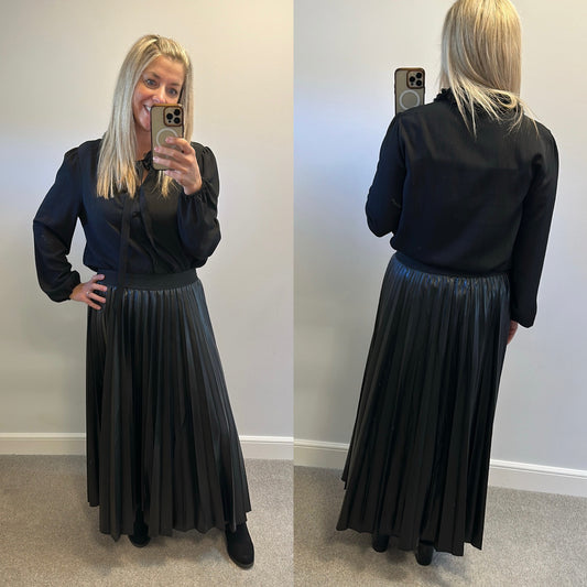 Roman black leather style pleated skirt size 16