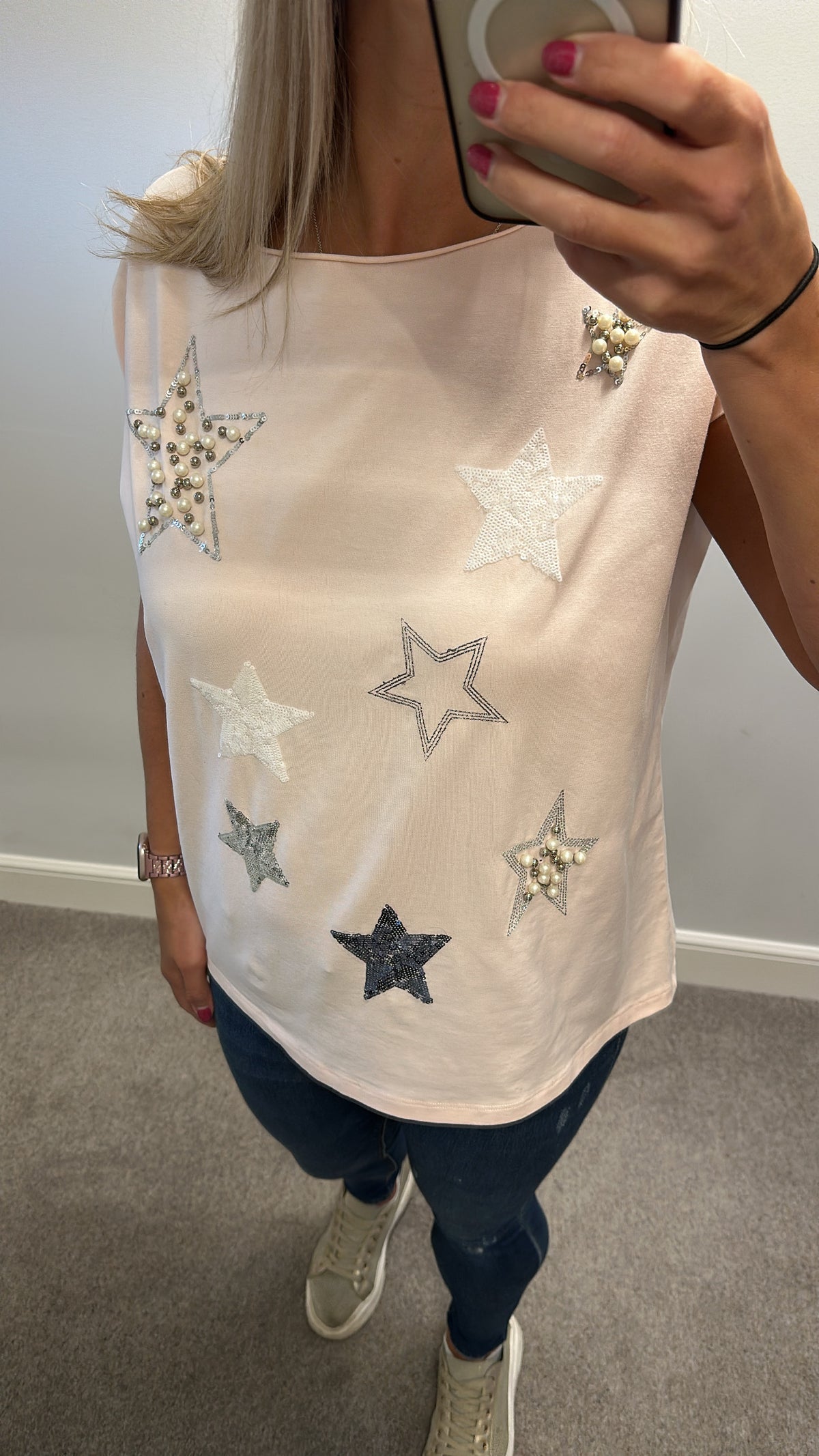 Kelsi rose pink embellished sequin / pearl star tshirt would fit upto size 16