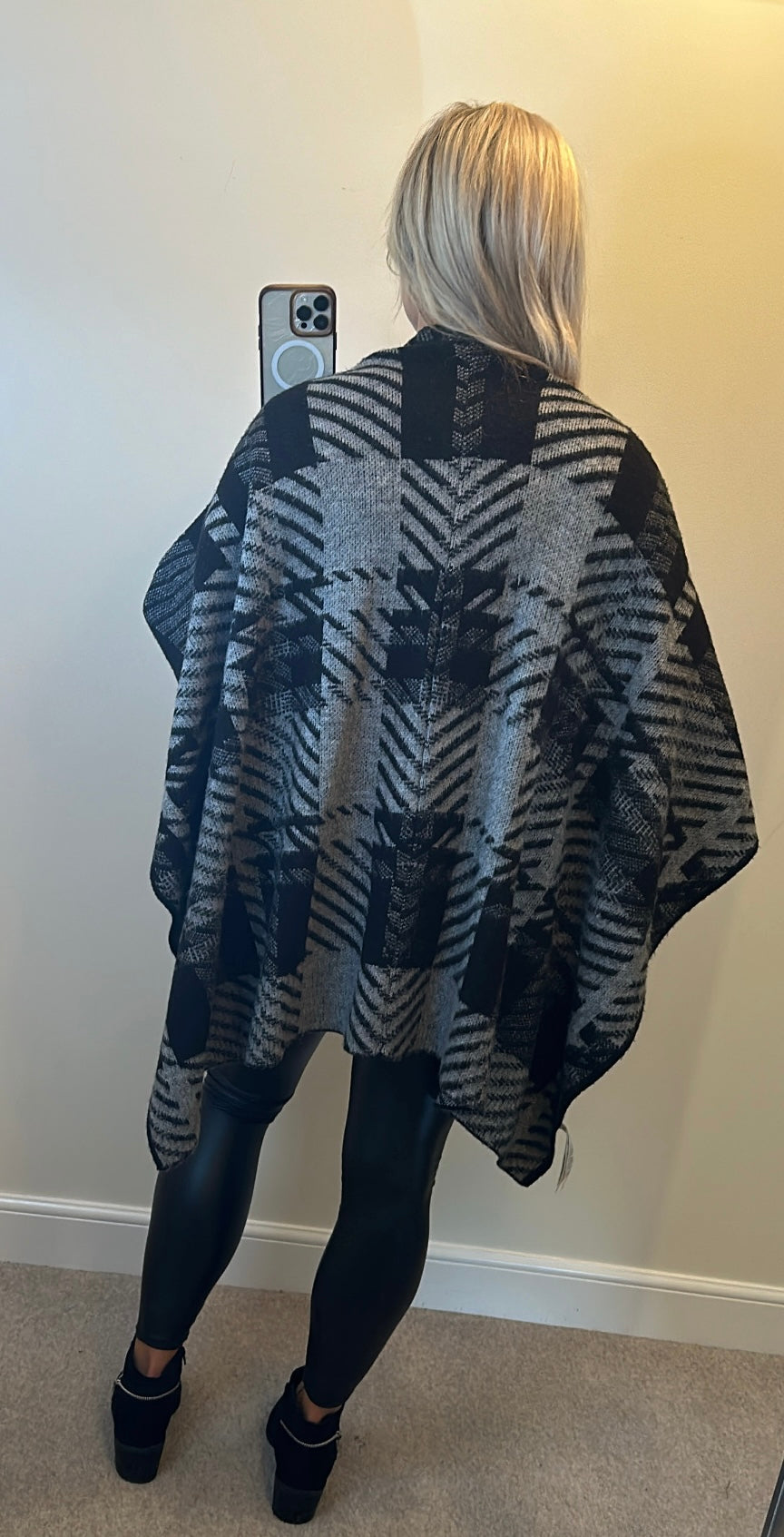 Black / grey poncho / scarf