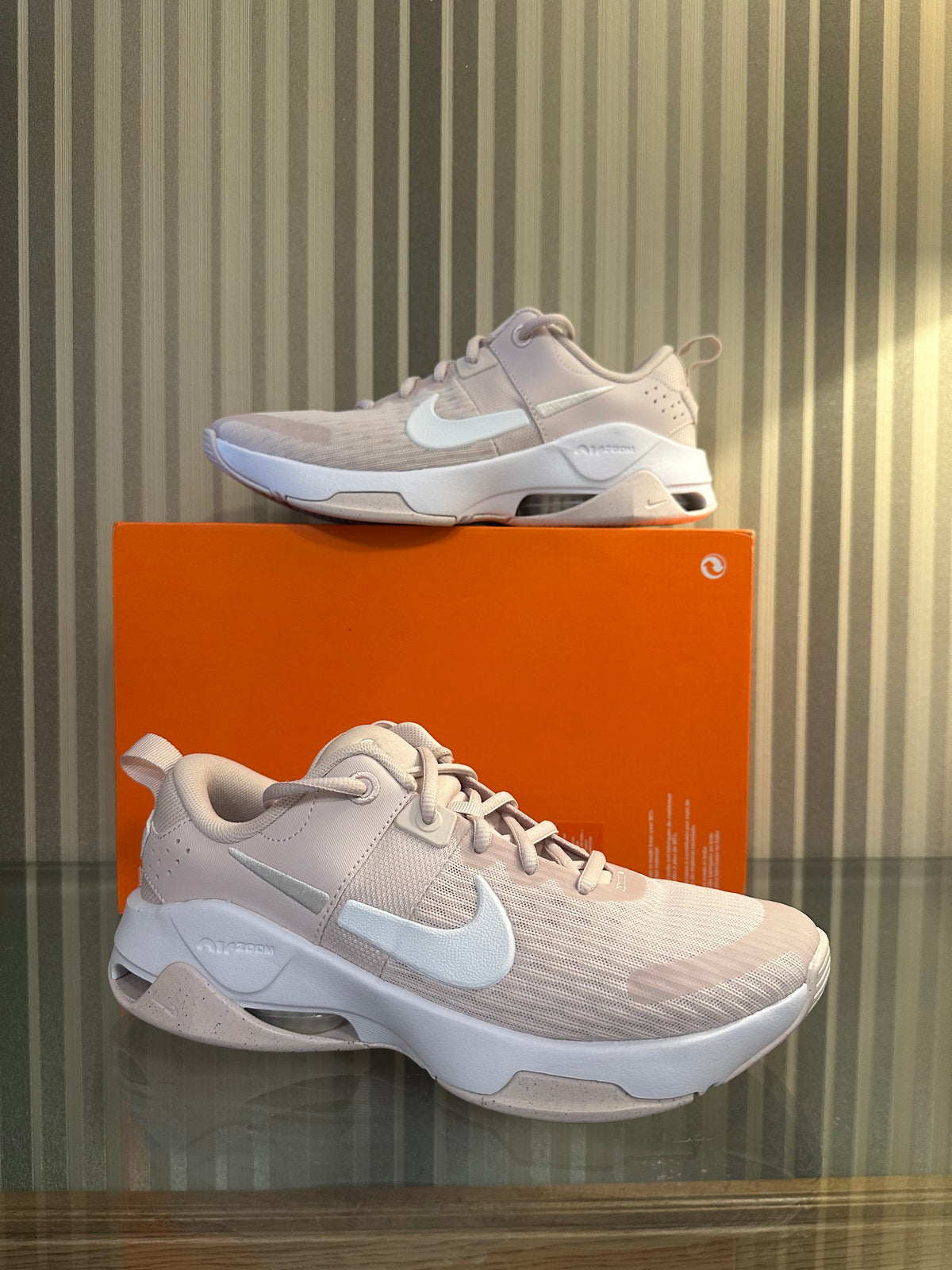 Ladies Rose pink Nike zoom “Bella 6” trainers UK 6.5