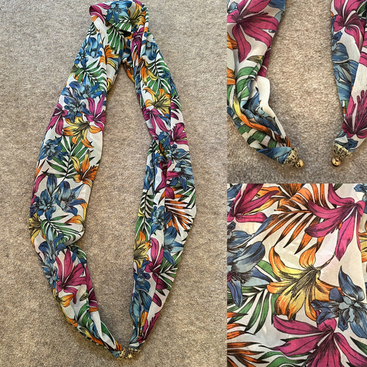 Floral scarf with magnetic clasp brand new without tags