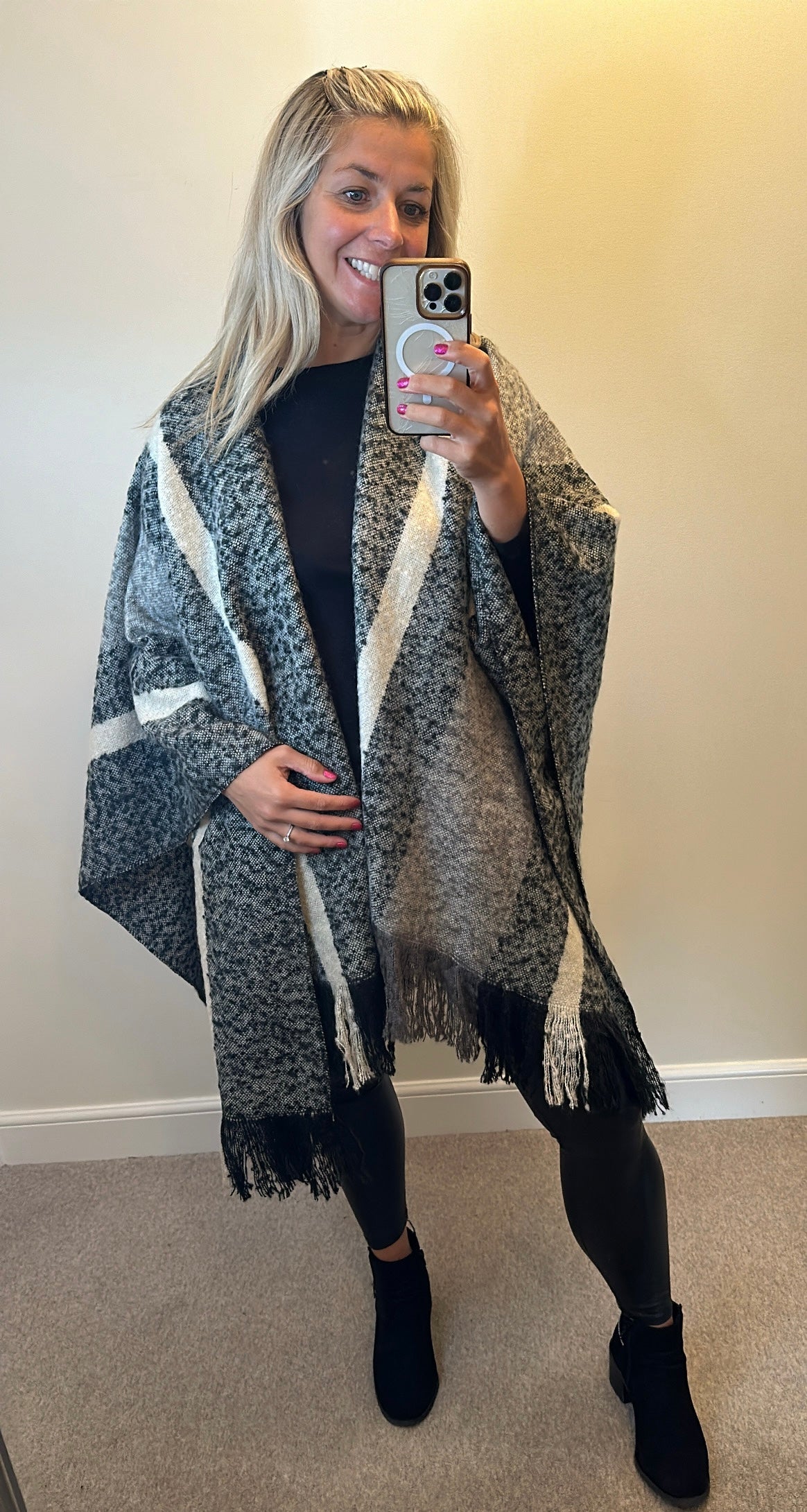 Grey / black poncho / scarf