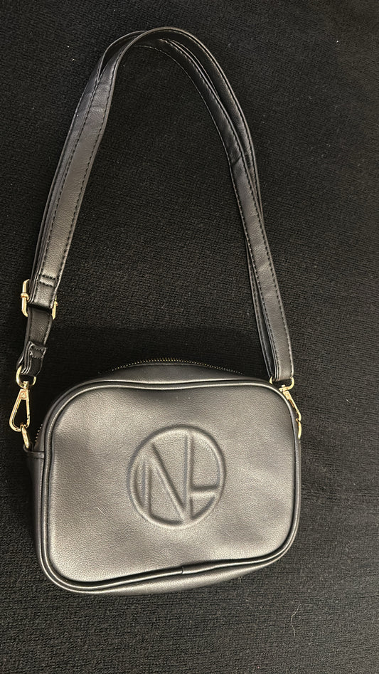 New look black messenger / crossover bag