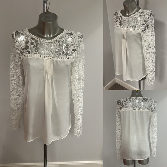 Off white lace sleeve blouse one size fitting upto size 12