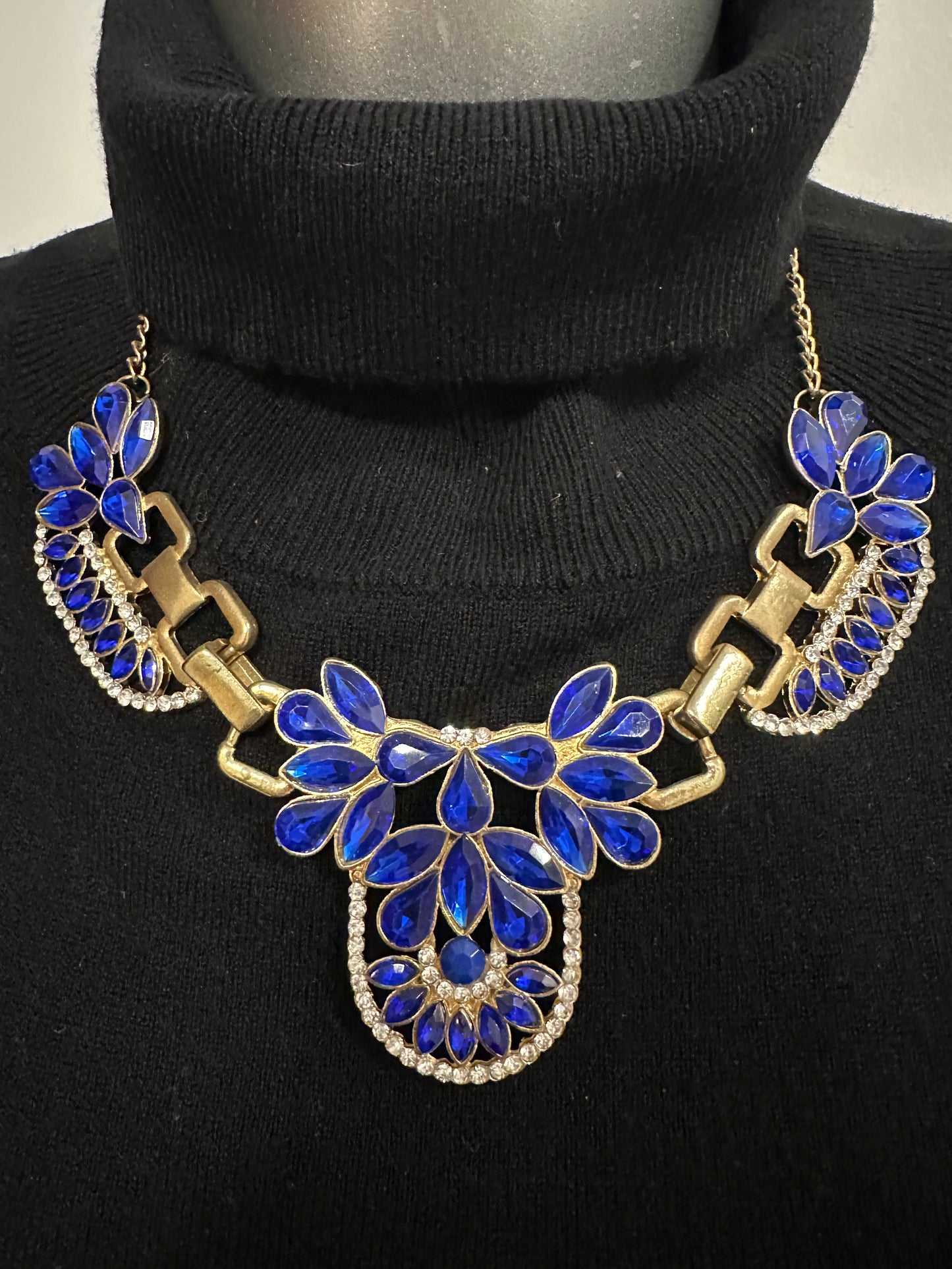 Costume jewellery blue gem and rhinestone necklace