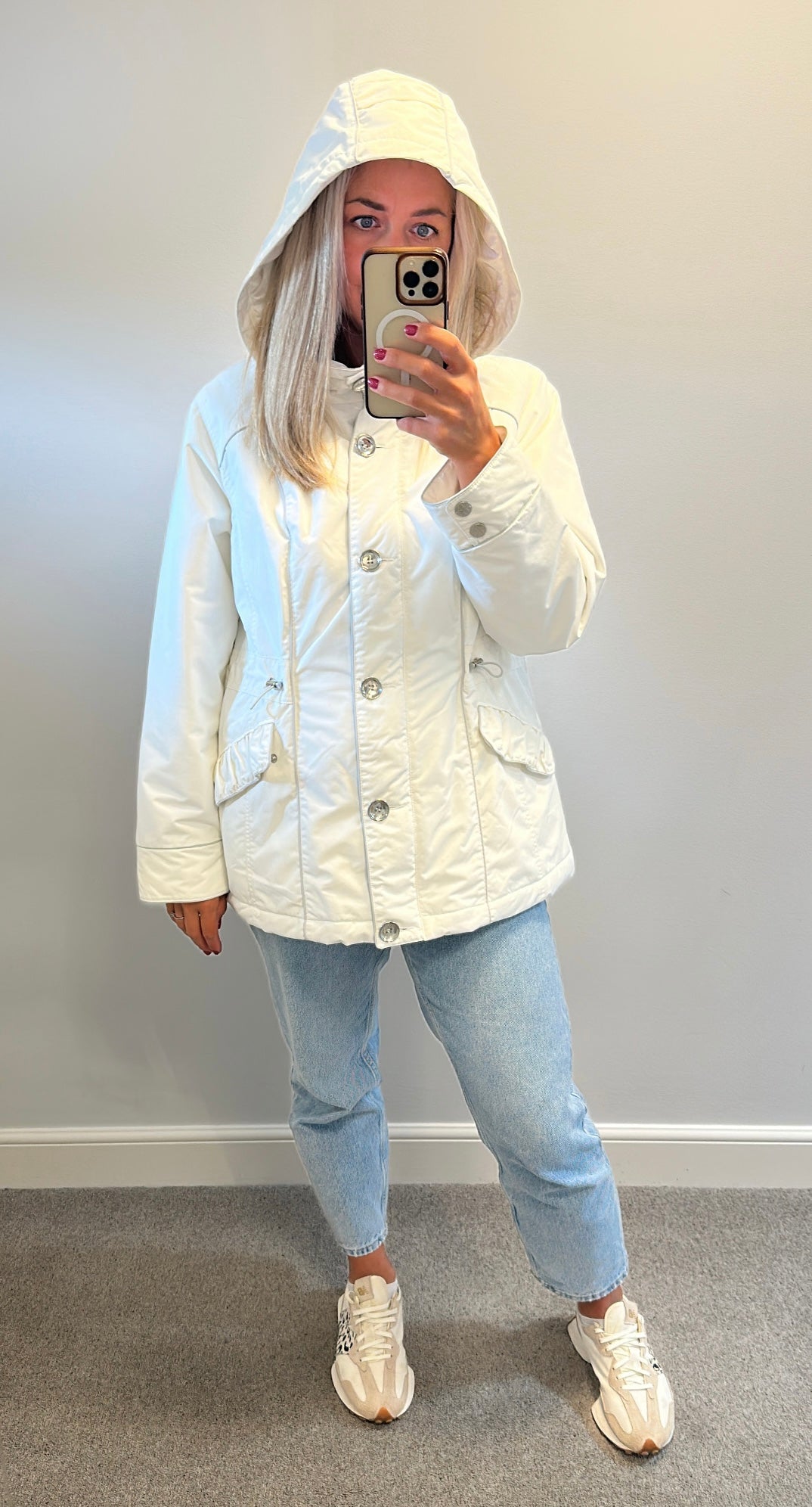Peruna stormwear white quilted cosy jacket size L would fit upto size 14