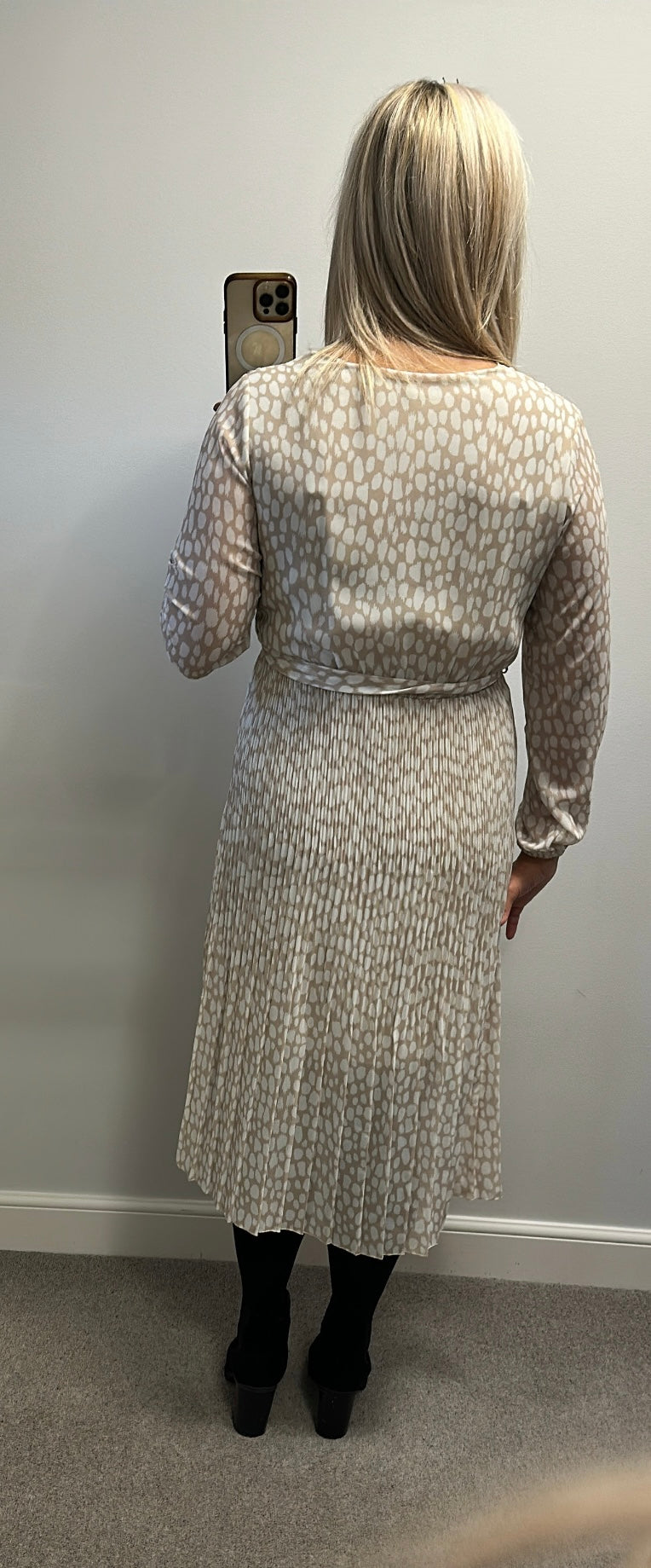 J&L Paris beige print dress onesize fitting upto size 14