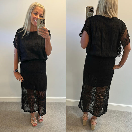 Black lace skirt size L would fit upto size 14