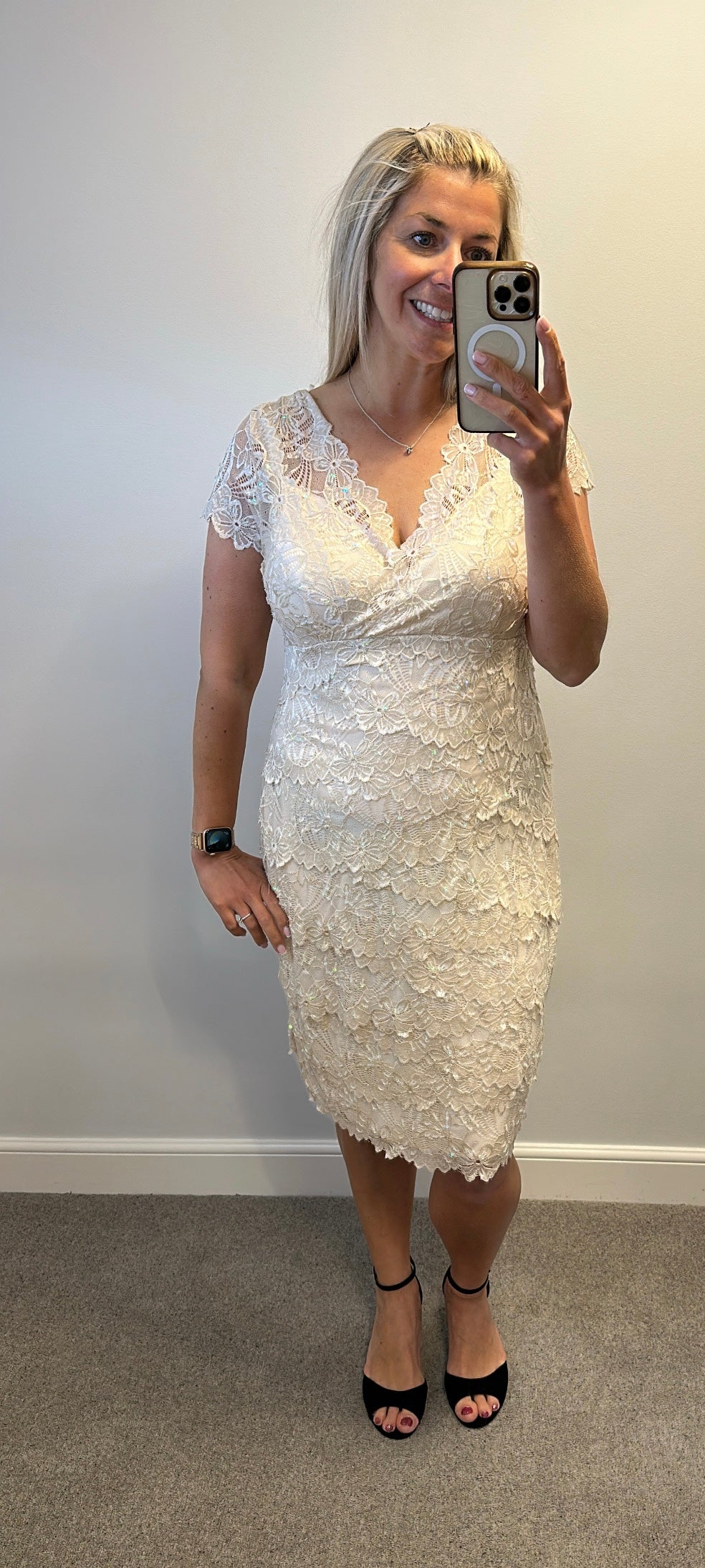 Gina Bacconi cream sequin lace dress size 18 brand-new with tags