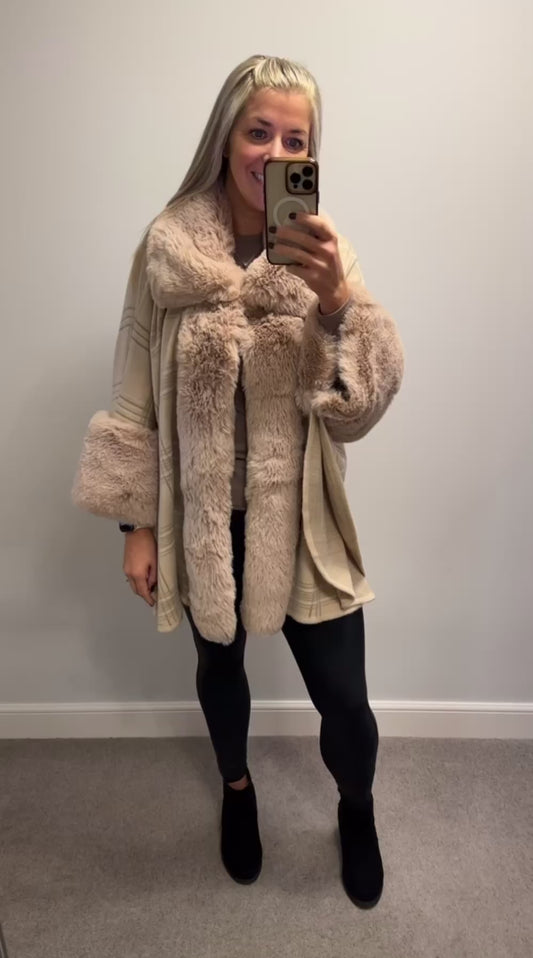 Pia Rossini cream checked faux fur poncho one size brand new with tags